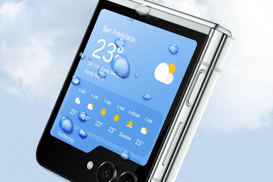 The front screen view of the Samsung Galaxy Z Flip5 smartphone showing water resistant capabilities.